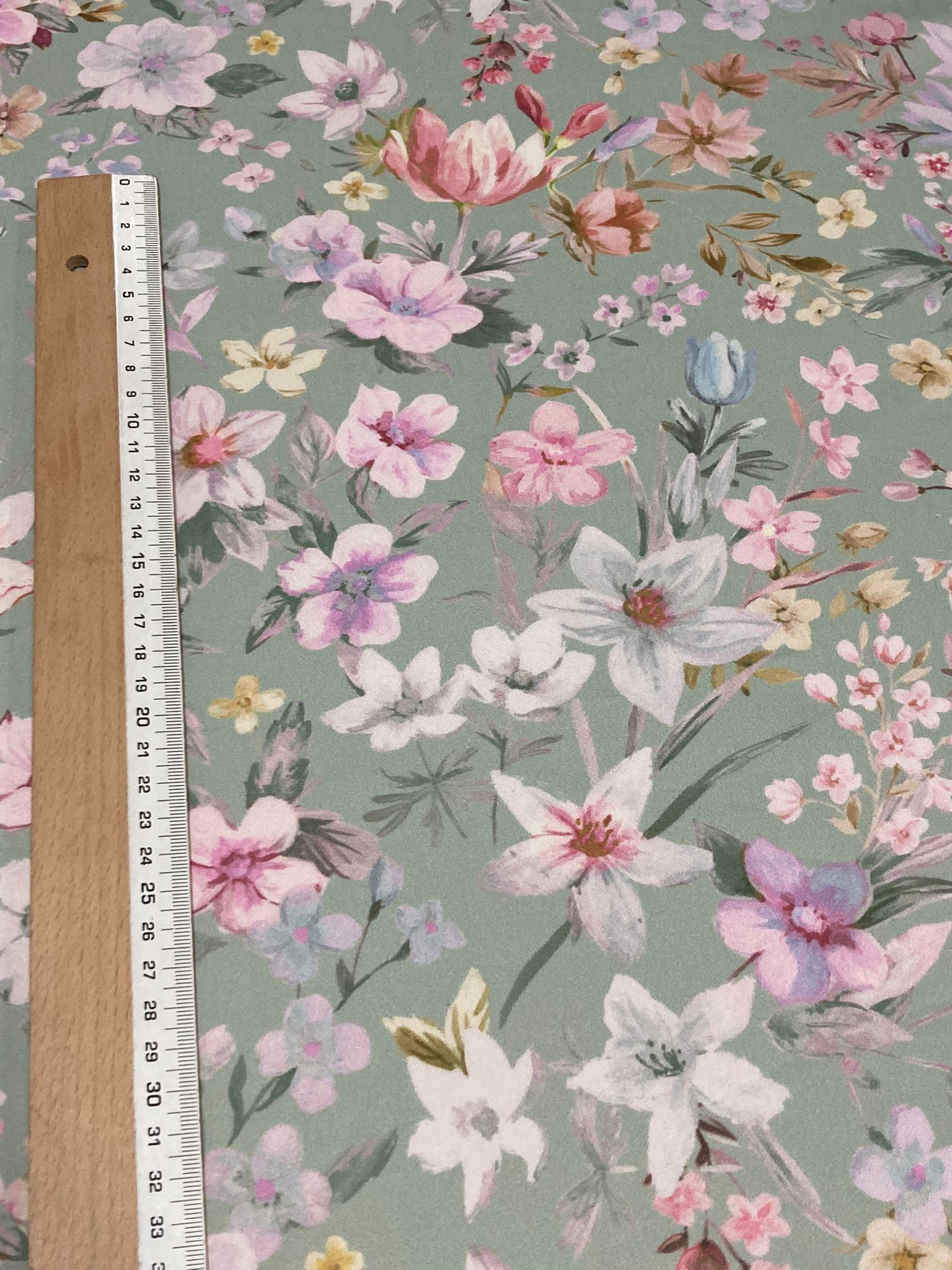 Tejido sabana satén flores f.verde agua