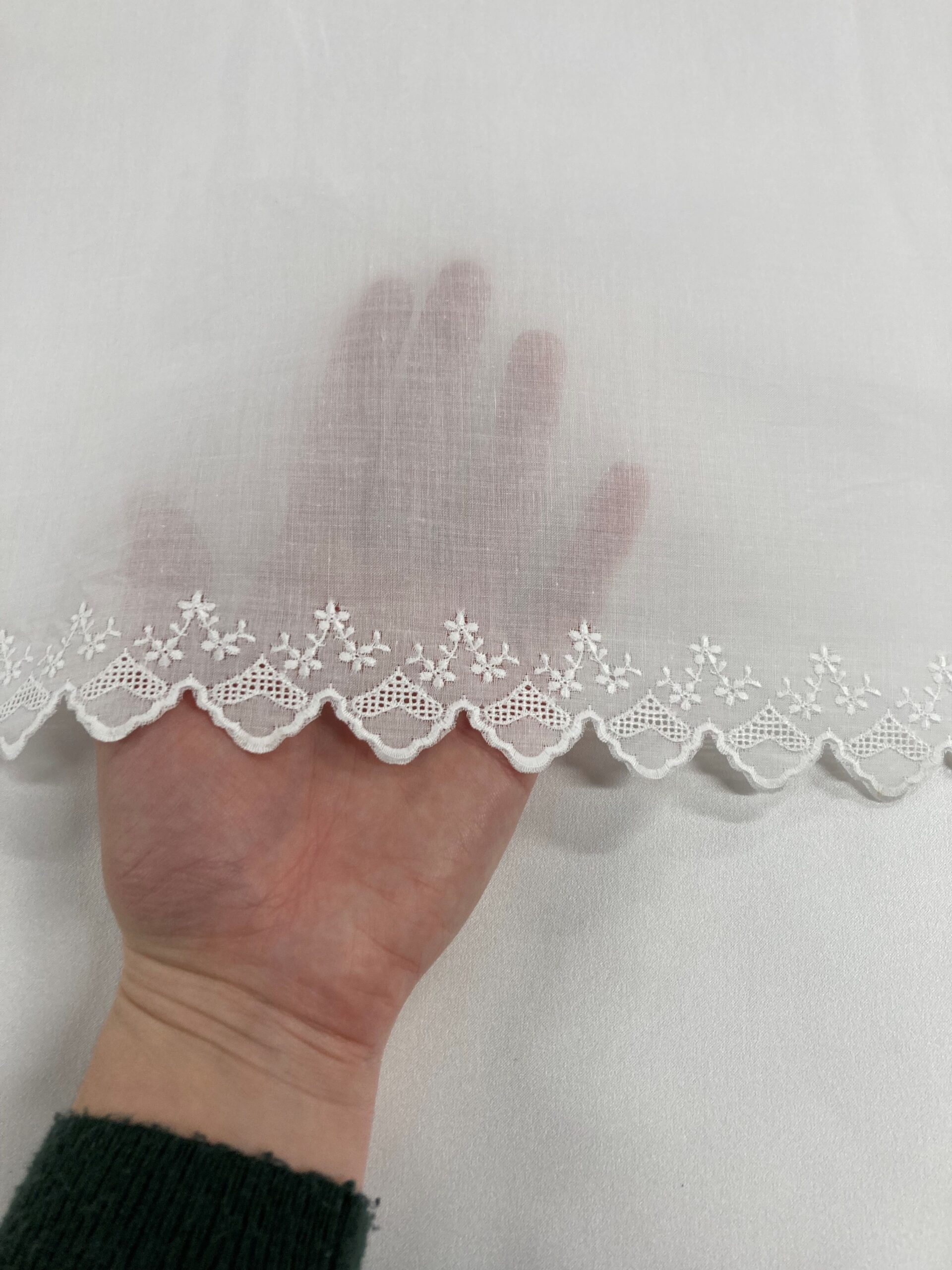 Batista Blanca Algodón Bordada Jimena