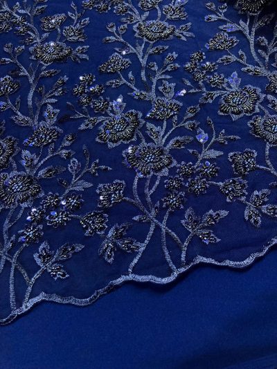 Tul bordado pedrería azul marino