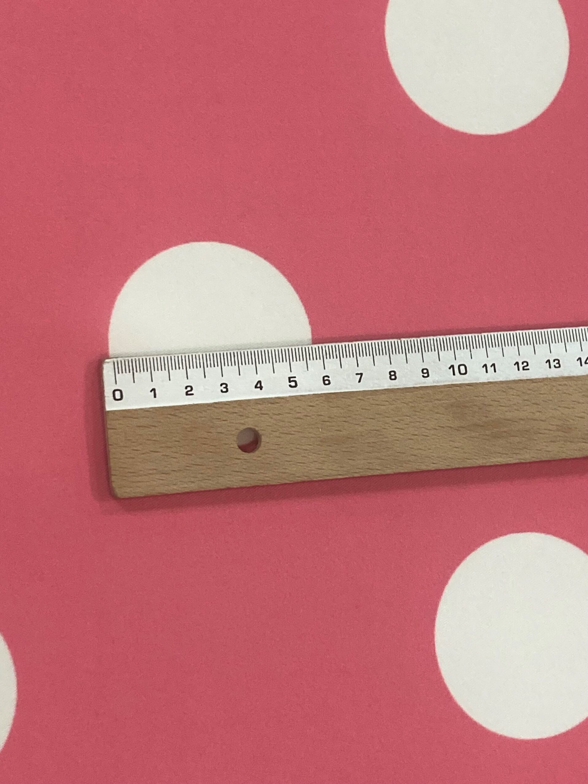 Bielástico gabardina lunar blanco grande f.rosa