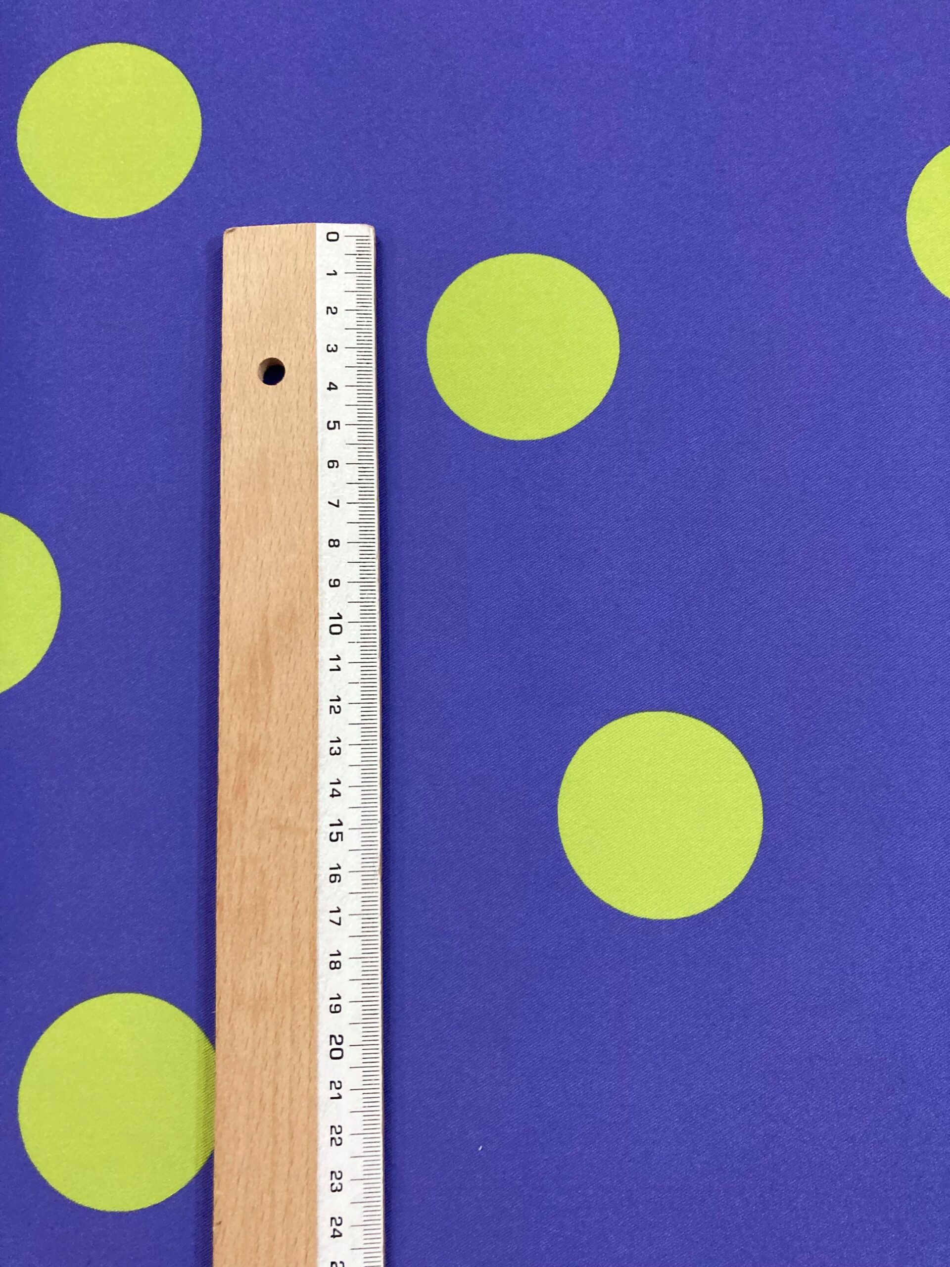 Bielástico gabardina lunar verde f.morado