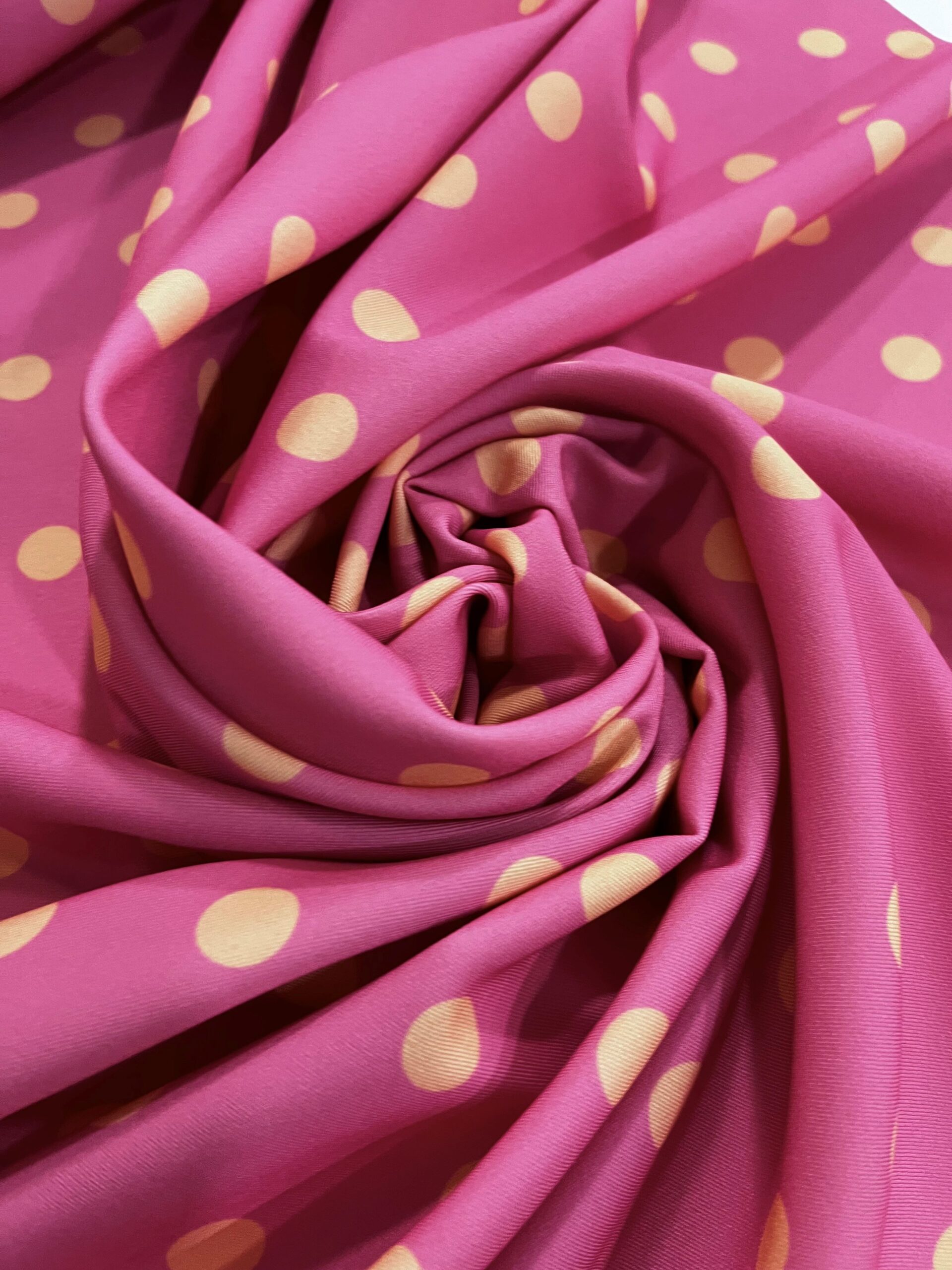 Bielástico gabardina lunar naranja pastel f.rosa