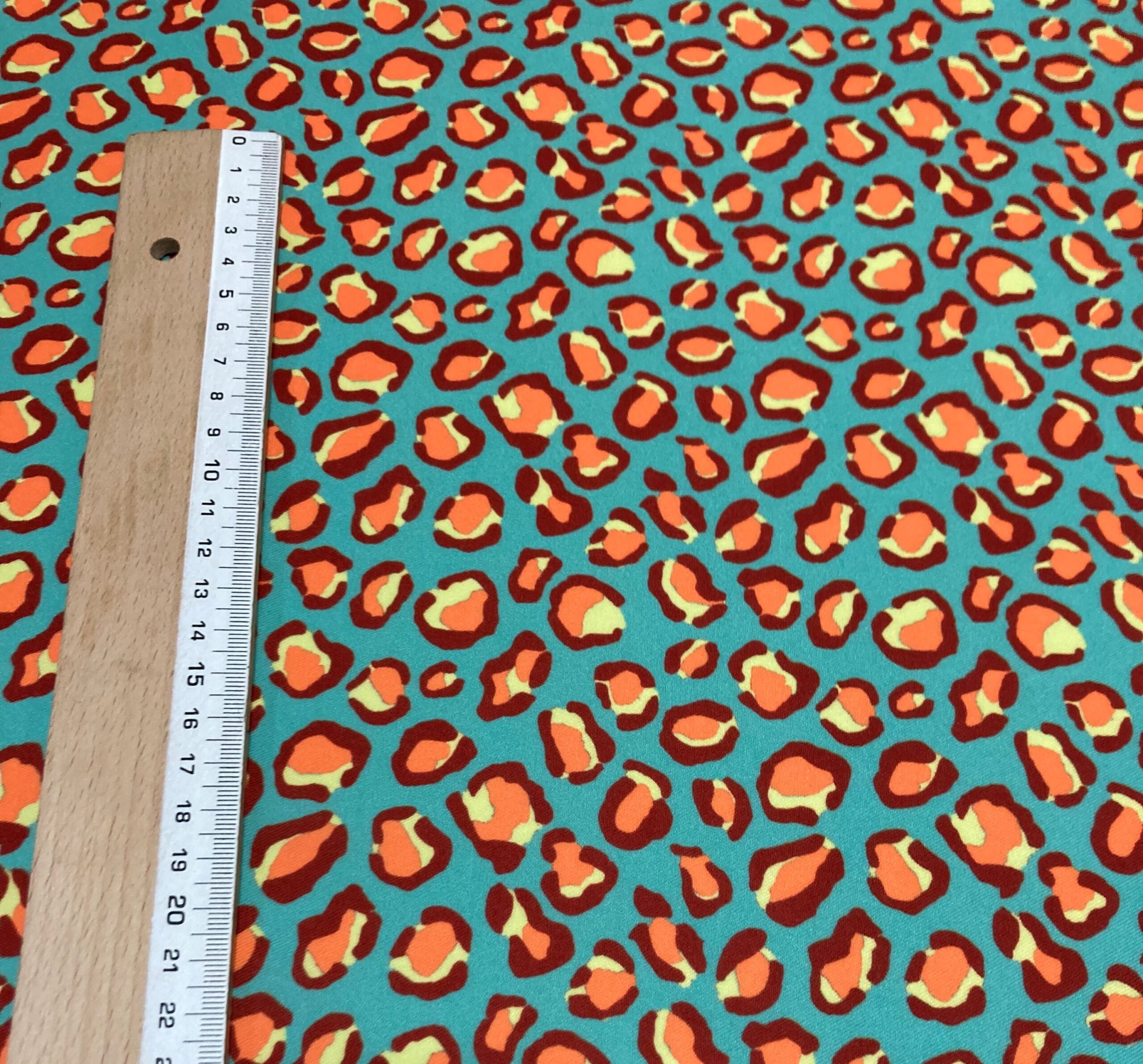 Bielástico gabardina animal print