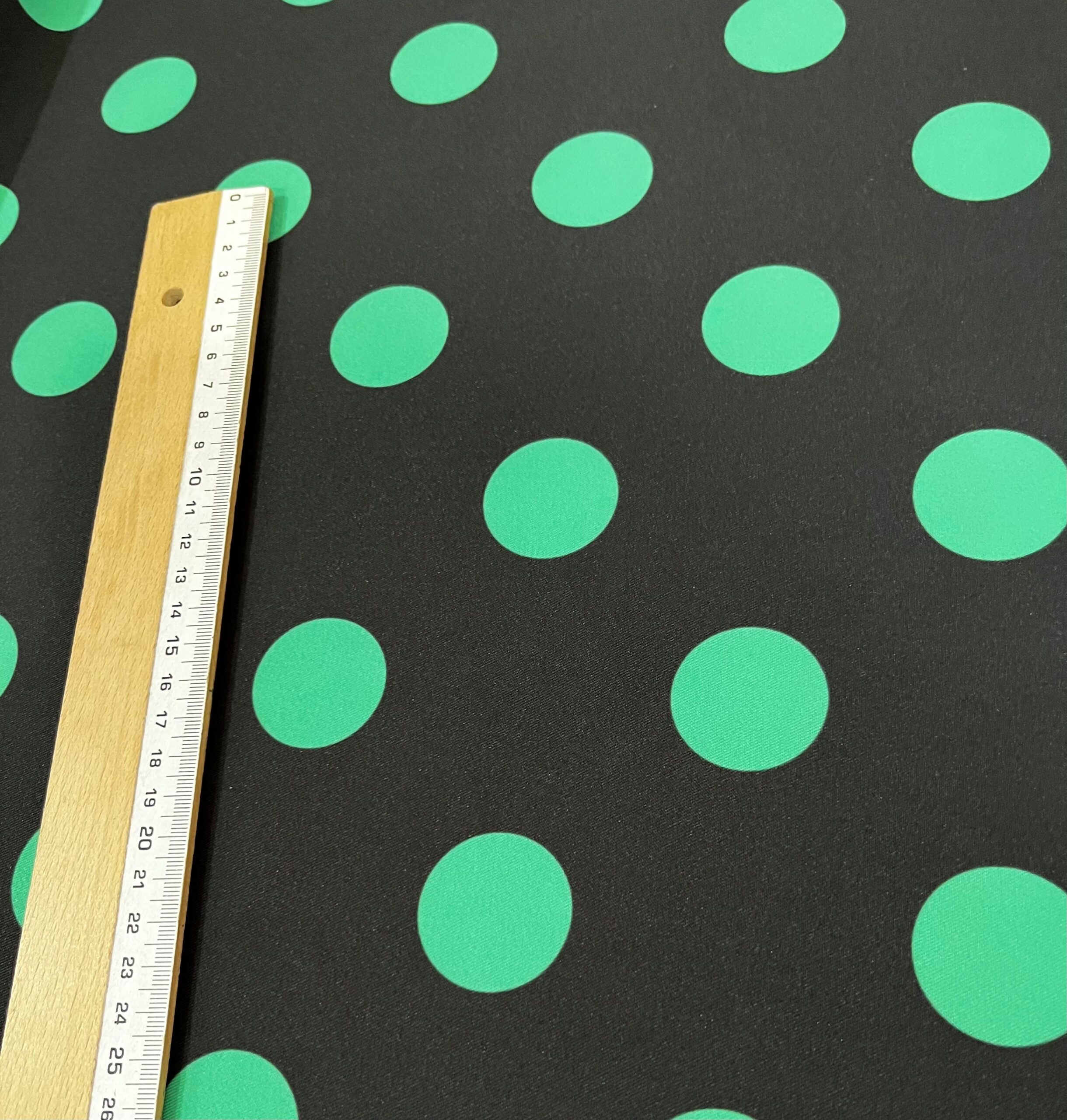 Bielástico gabardina lunar verde f.negro