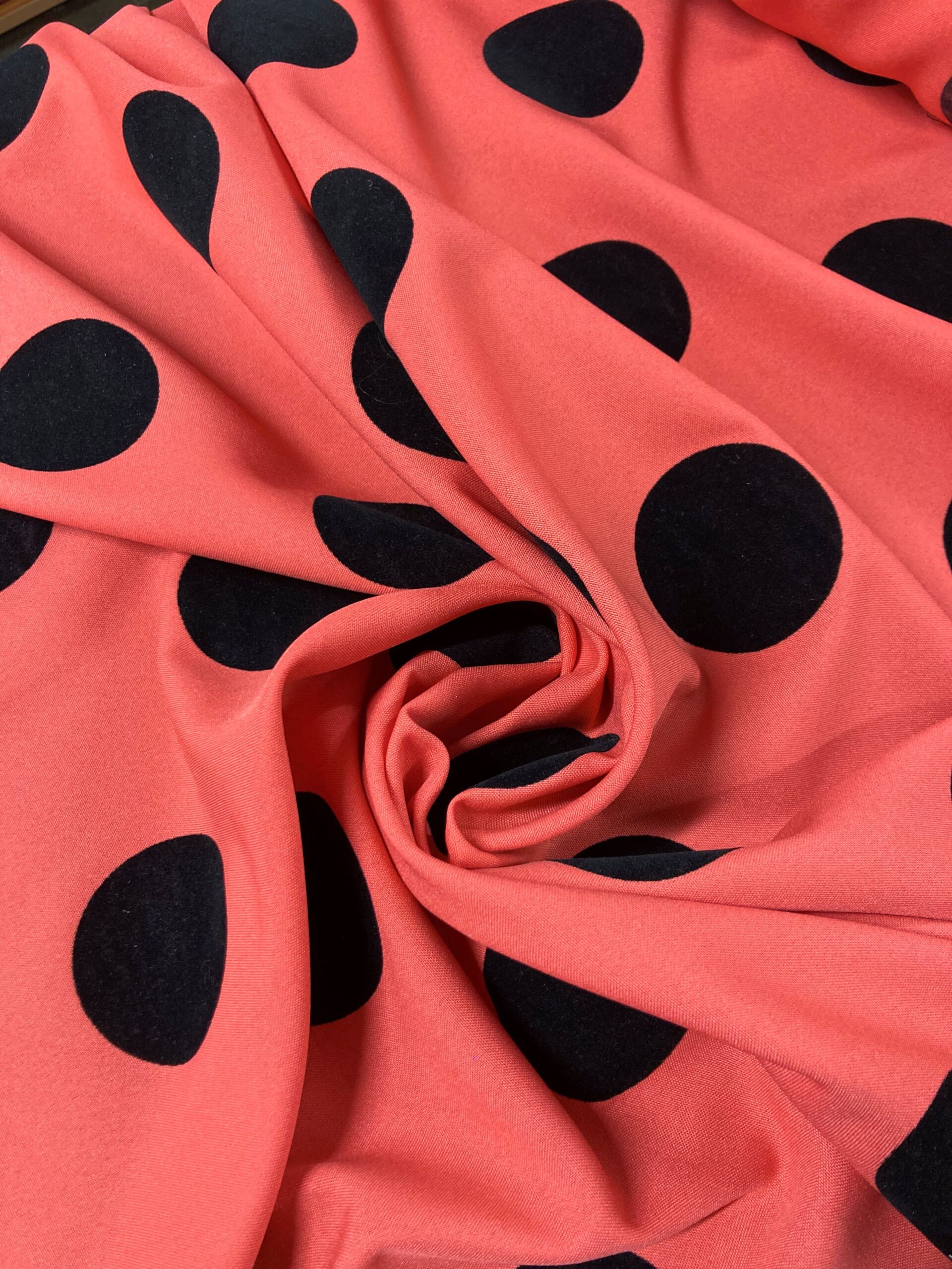Strech Coral lunar flocado terciopelo negro*
