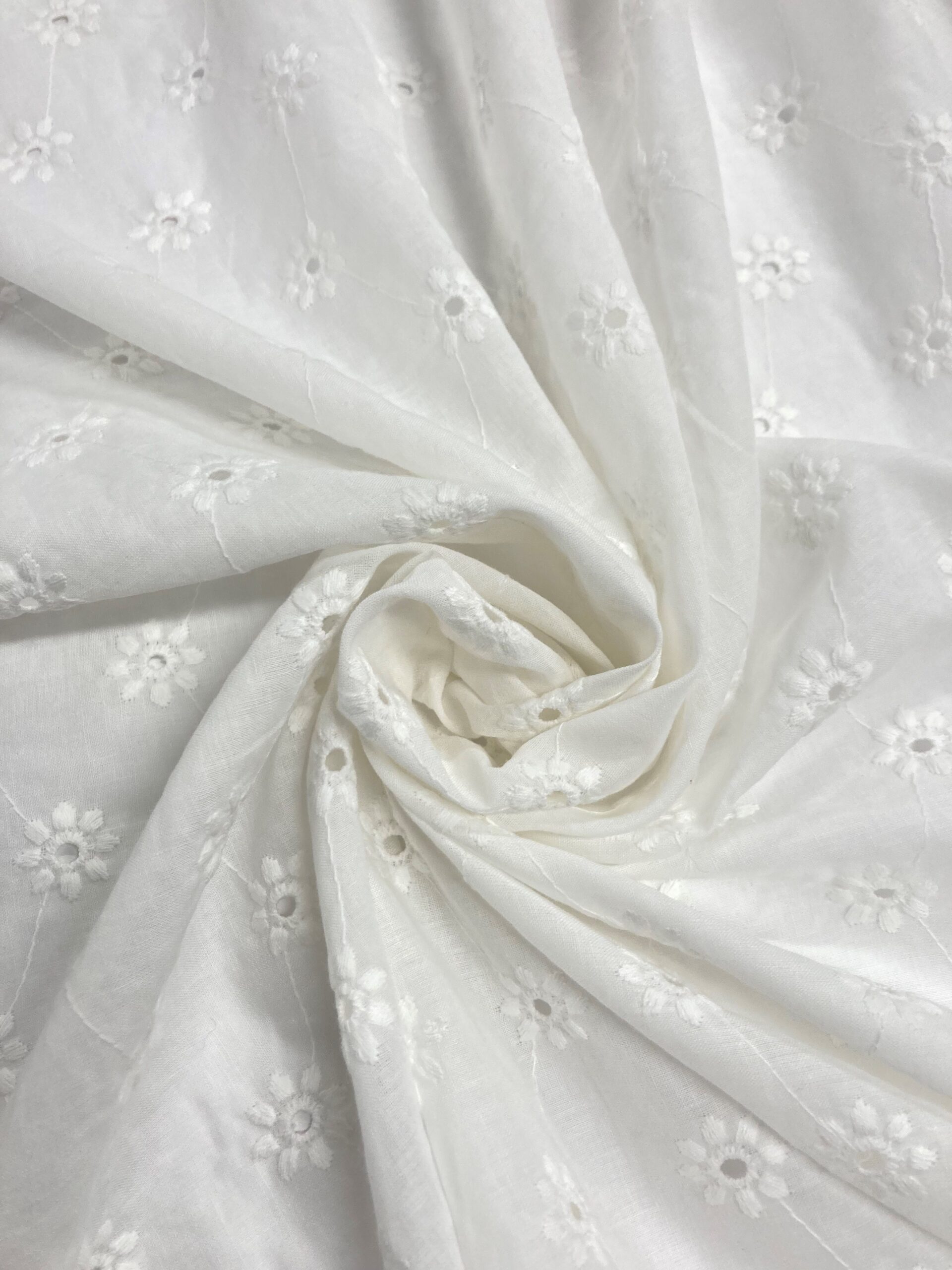 Batista Blanca Algodón Perforada kizo