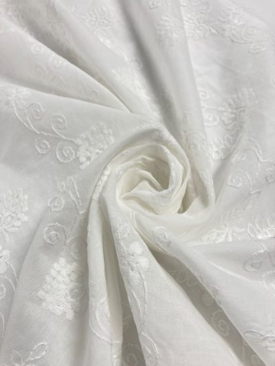 Batista Blanca Algodón Perforada Lindy