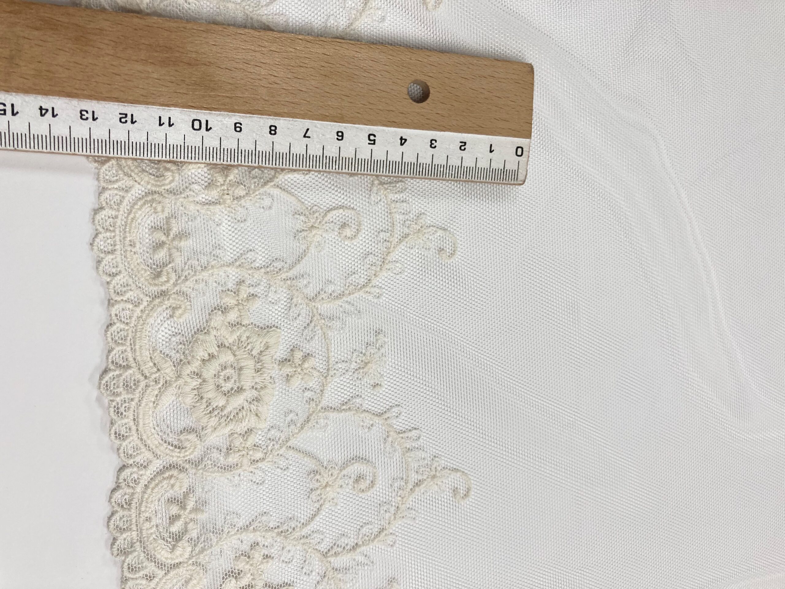 Tul bordado Kaliya crudo