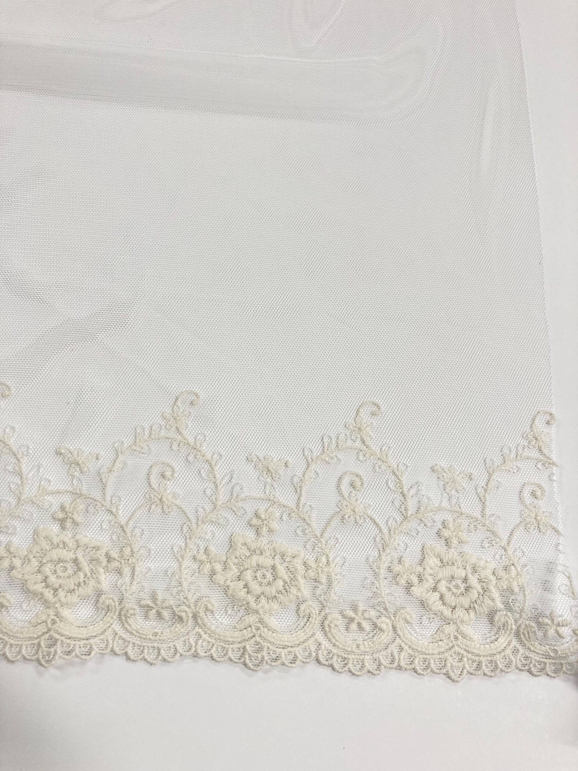 Tul bordado Kaliya crudo