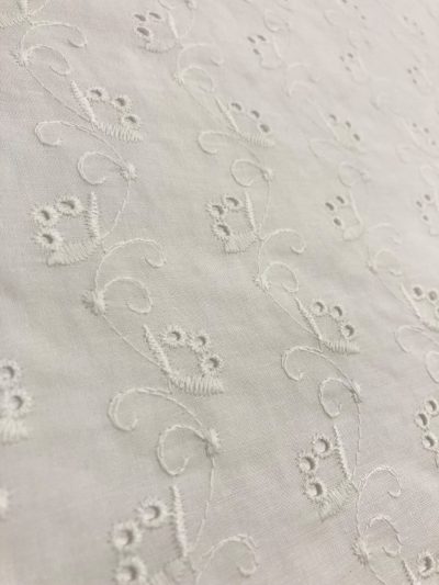 Batista Blanca Algodón Perforada Jive