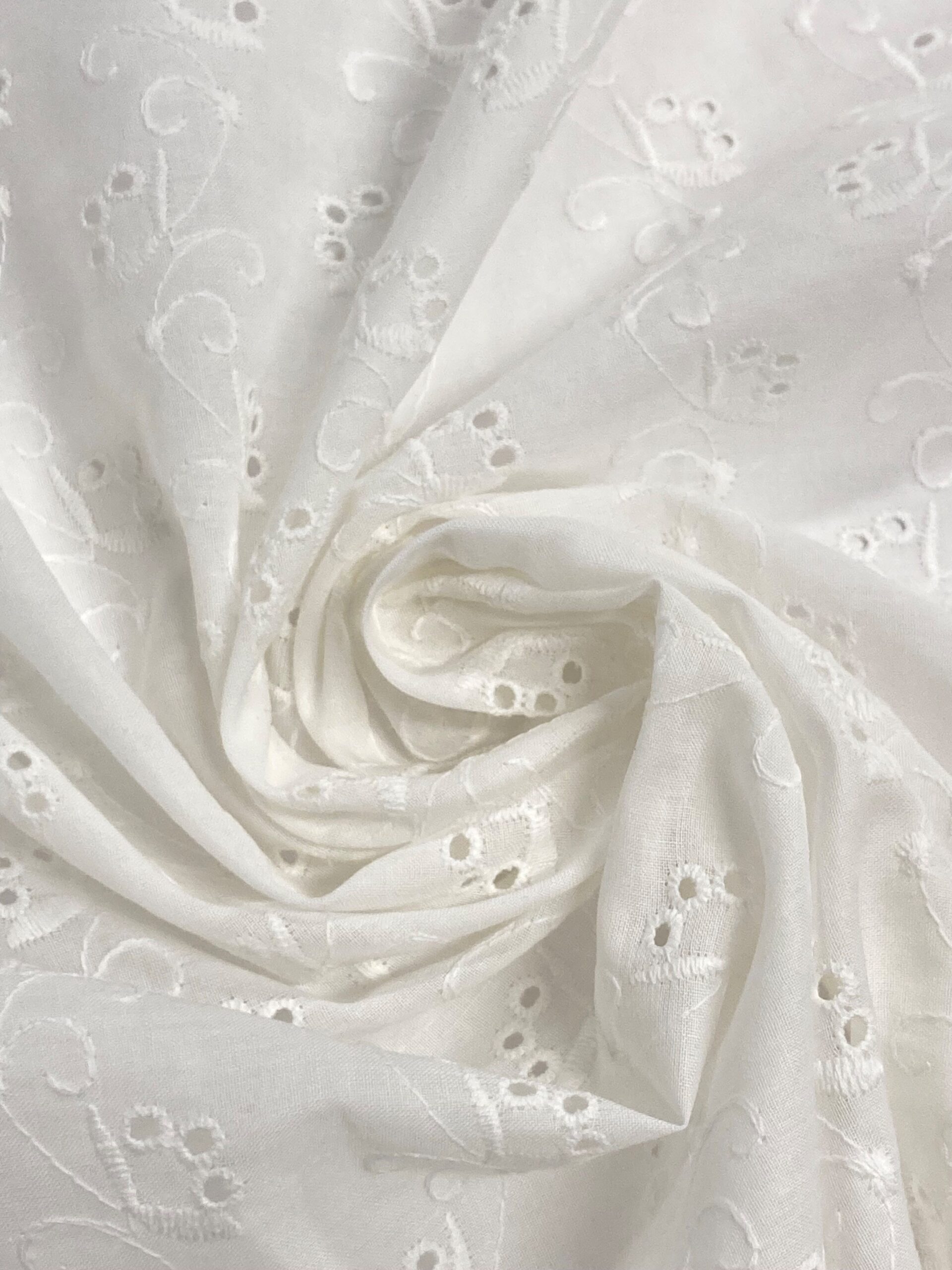 Batista Blanca Algodón Perforada Jive