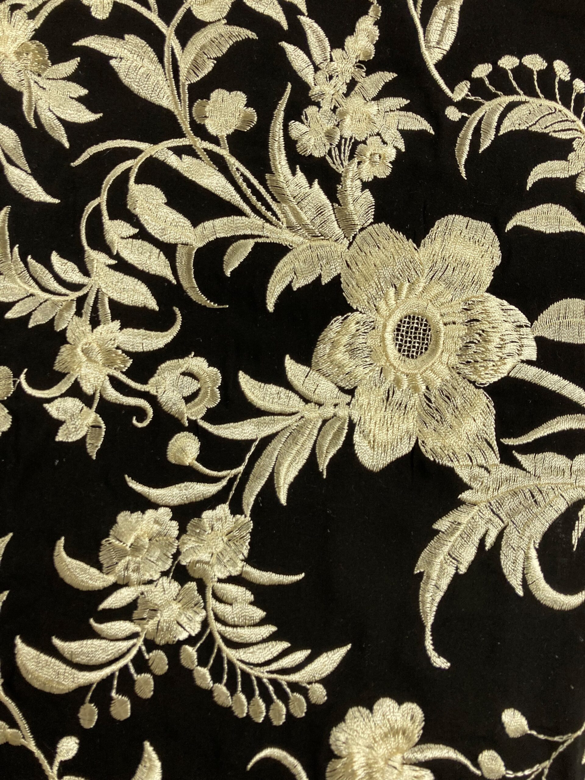 Viscosa bordada Katali f.negro