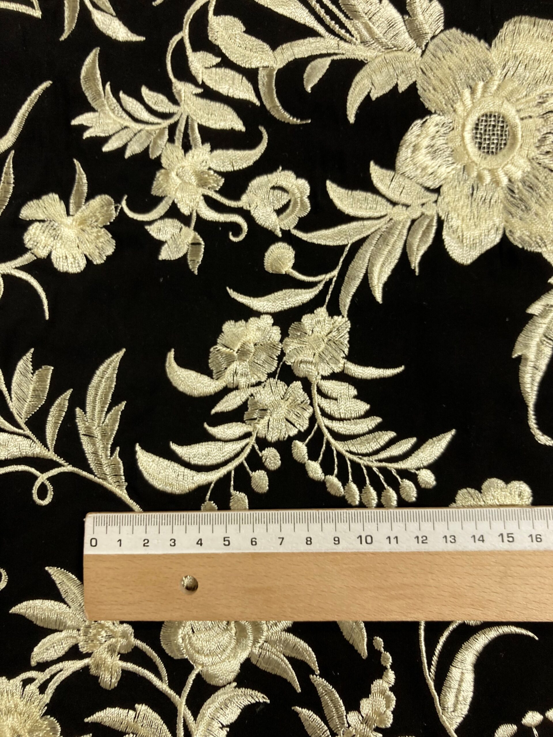 Viscosa bordada Katali f.negro