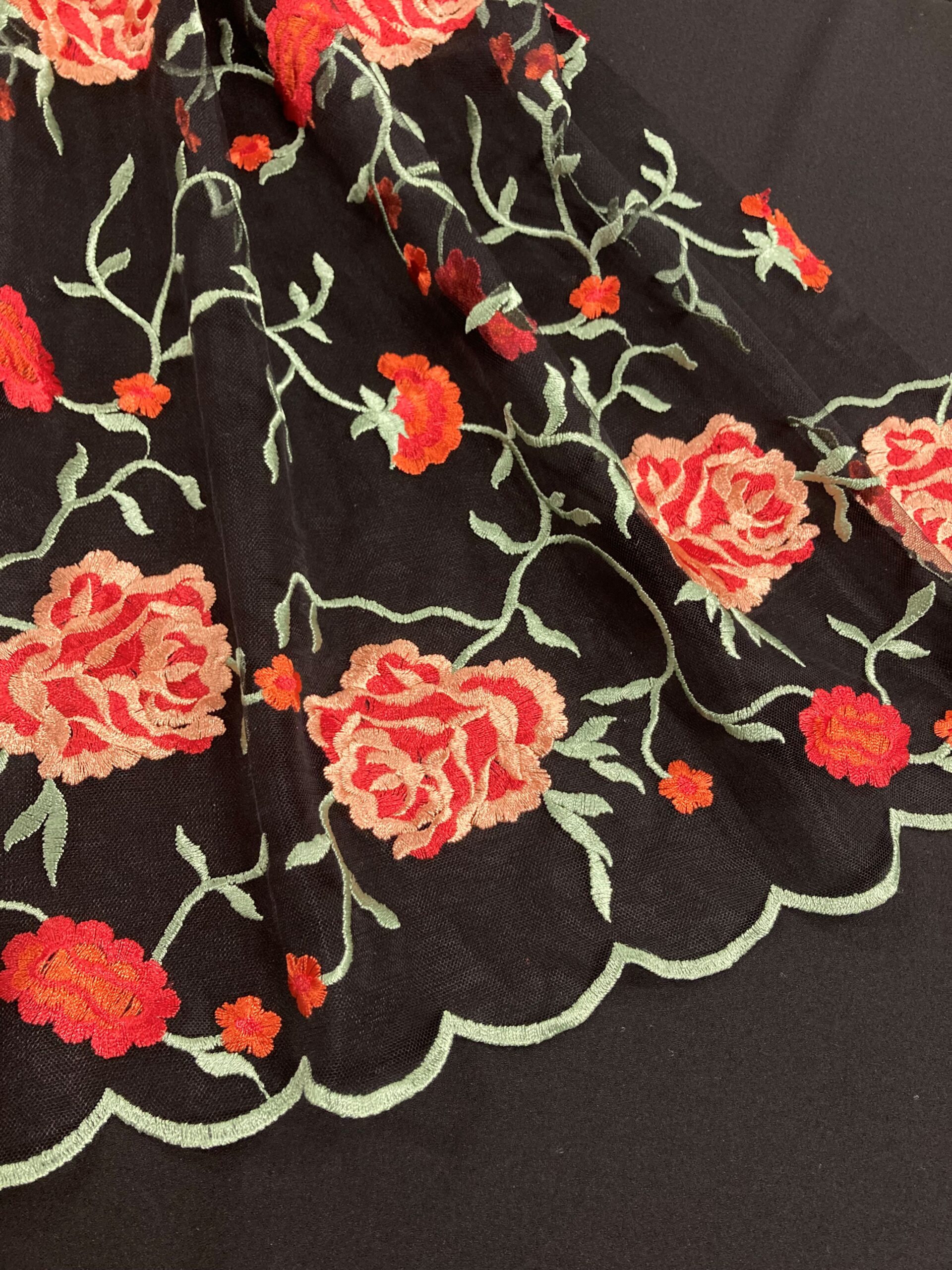 Tul bordado negro Noelia