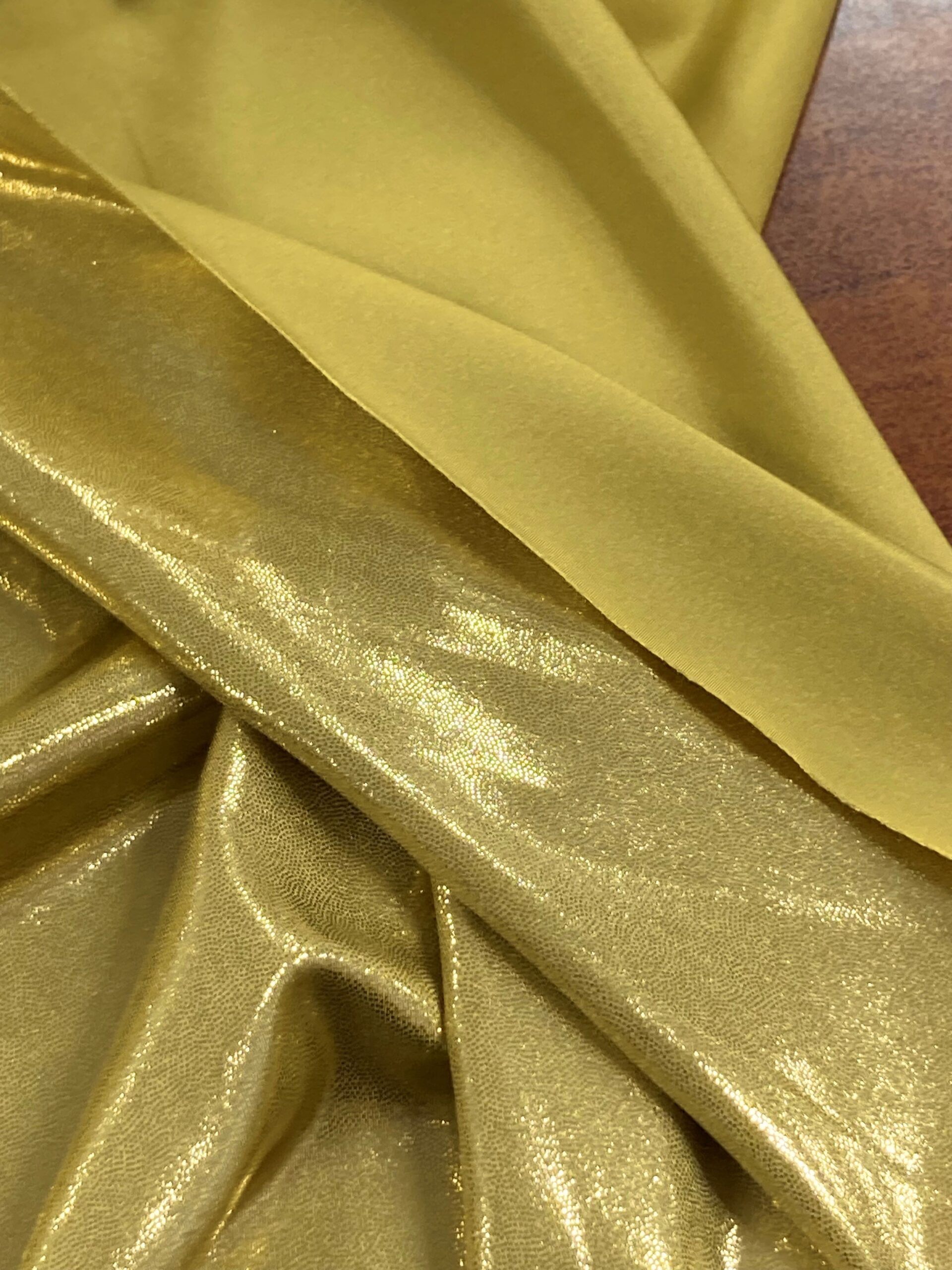 Lycra multipuntos oro