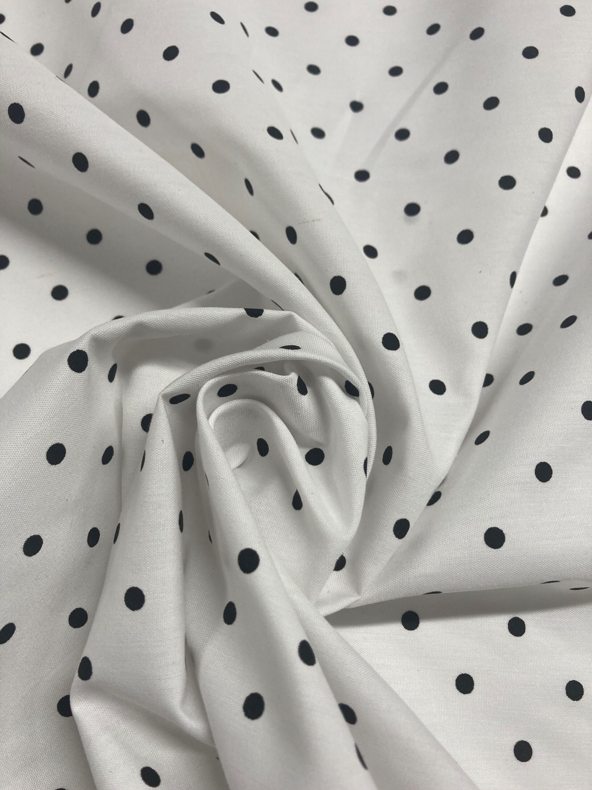 Popelín Flamenca Lunar lenteja negro