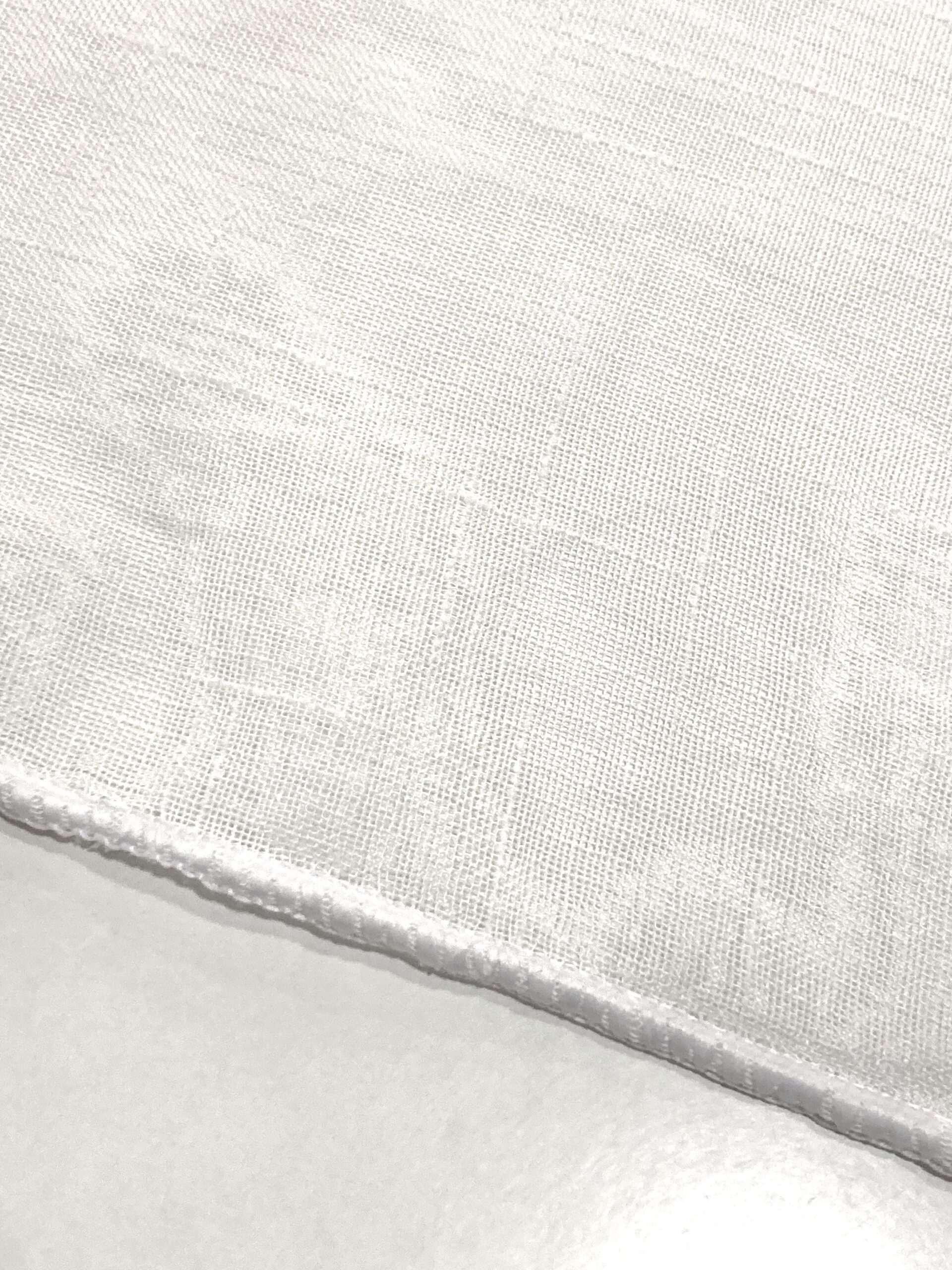 Visillo trama blanco bajo plomo