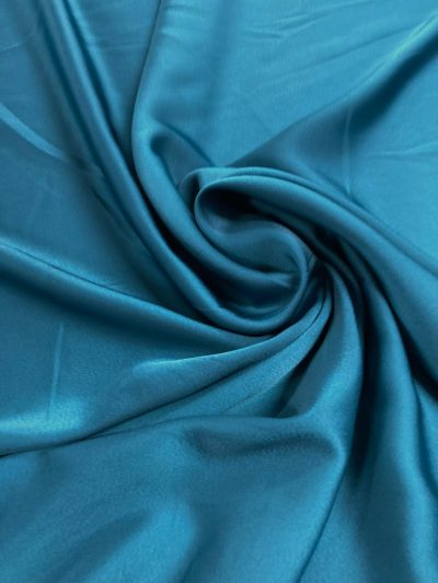 Crepe Satén corinto azul petroelo