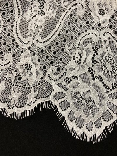 Mantilla Azucena Blanca