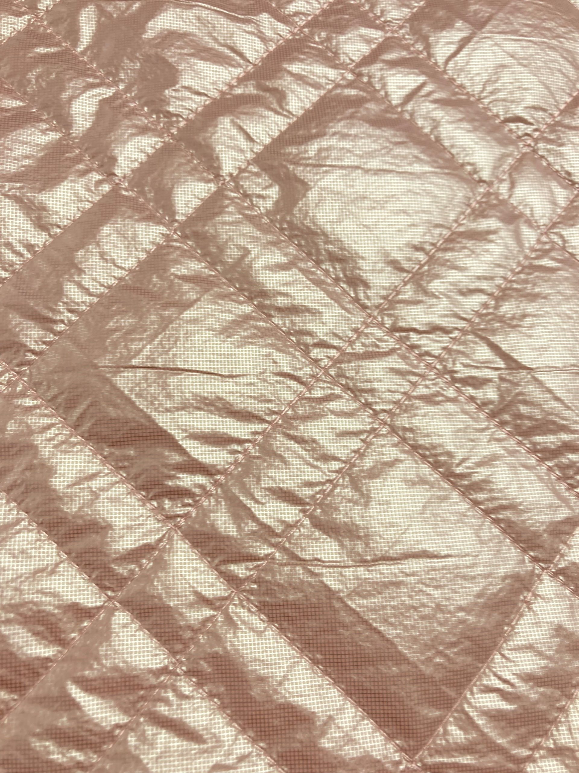 Acolchado metalizado rosa