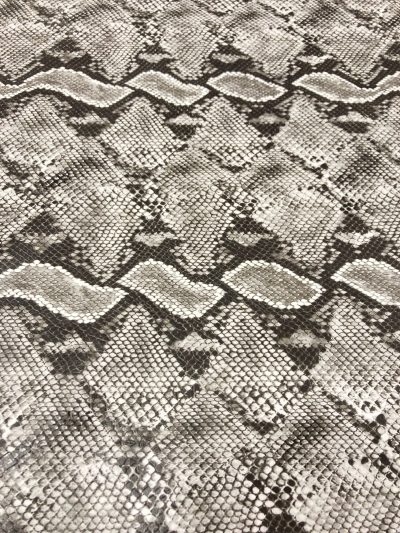 Polipiel animal print gris